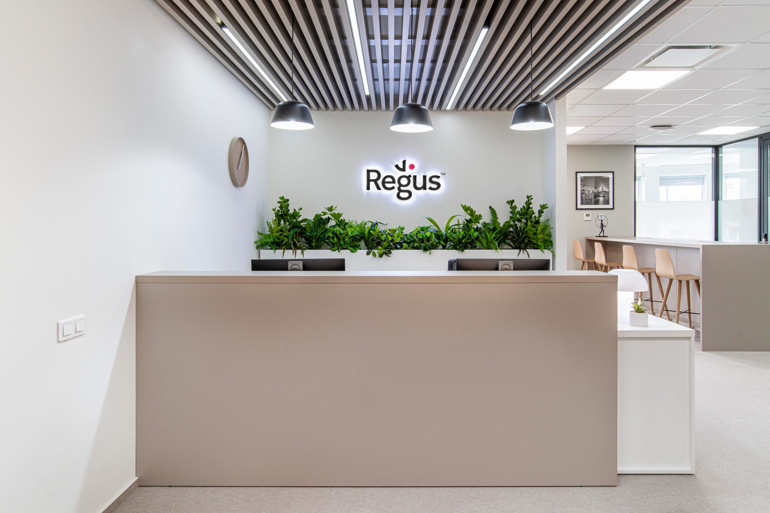 Regus-Central-Business-Plaza-5879-Cluj-Napoca-Romania-Reception-1-scaled.jpg